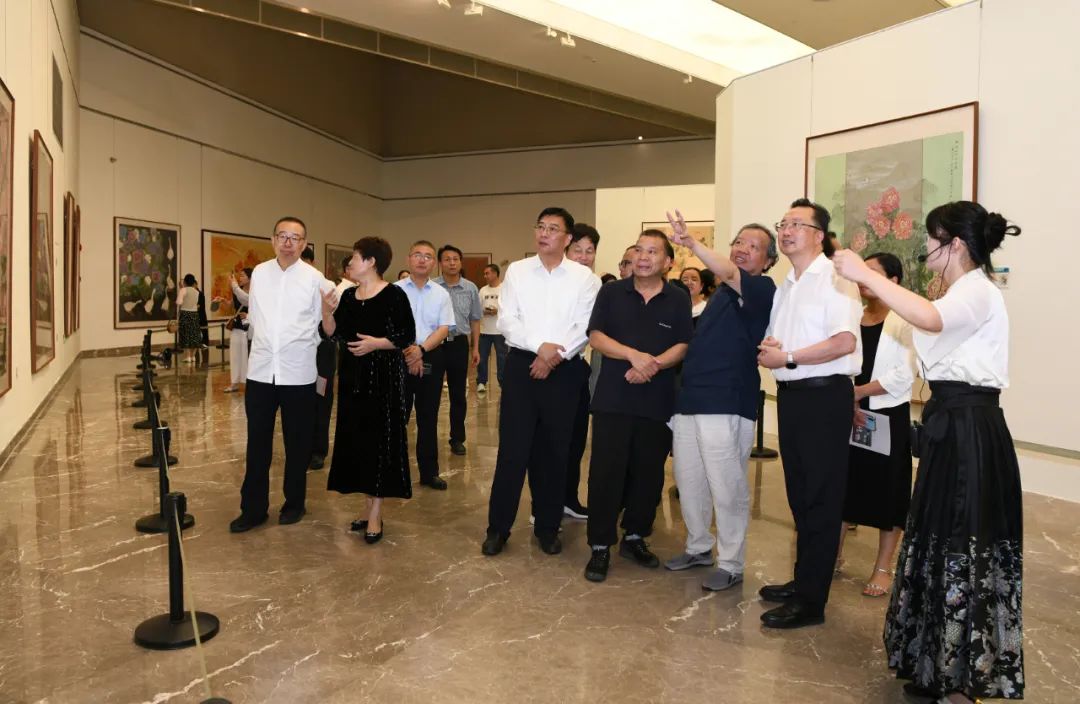 “梦笔生花——山东美协助力巨野工笔牡丹画培训成果展”今日上午在济南市美术馆盛大开幕