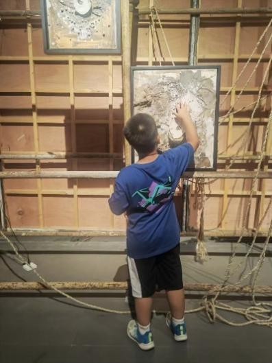 “睹物与凝思——郭振宇艺术展”引观展热潮，展期延至8月10日