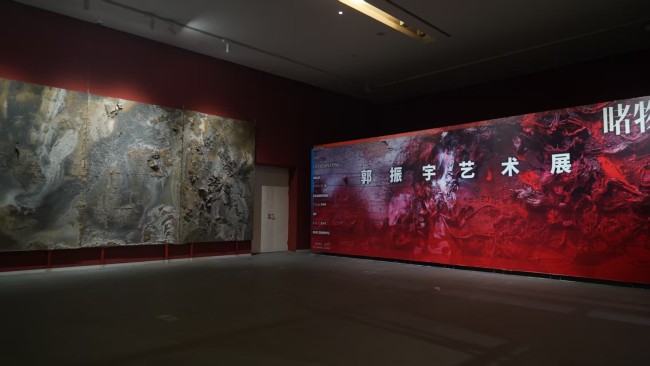 “睹物与凝思——郭振宇艺术展”引观展热潮，展期延至8月10日