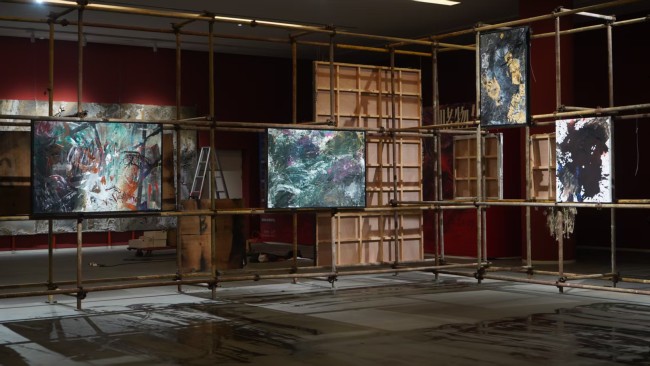 “睹物与凝思——郭振宇艺术展”引观展热潮，展期延至8月10日