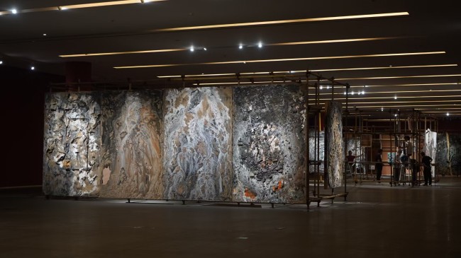 “睹物与凝思——郭振宇艺术展”引观展热潮，展期延至8月10日
