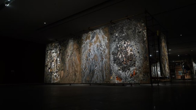 “睹物与凝思——郭振宇艺术展”引观展热潮，展期延至8月10日