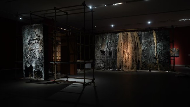 “睹物与凝思——郭振宇艺术展”引观展热潮，展期延至8月10日