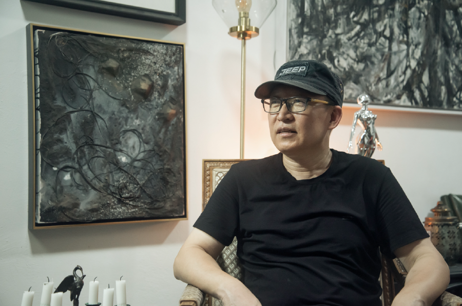 “睹物与凝思——郭振宇艺术展”引观展热潮，展期延至8月10日