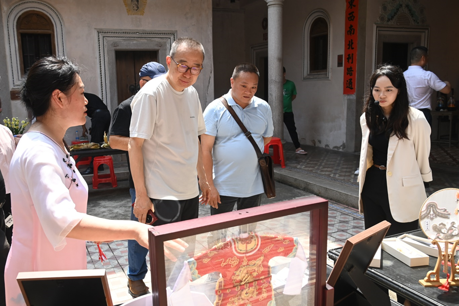 潘鲁生在广东汕头开展民间文艺调研