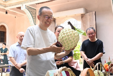 潘鲁生在广东汕头开展民间文艺调研