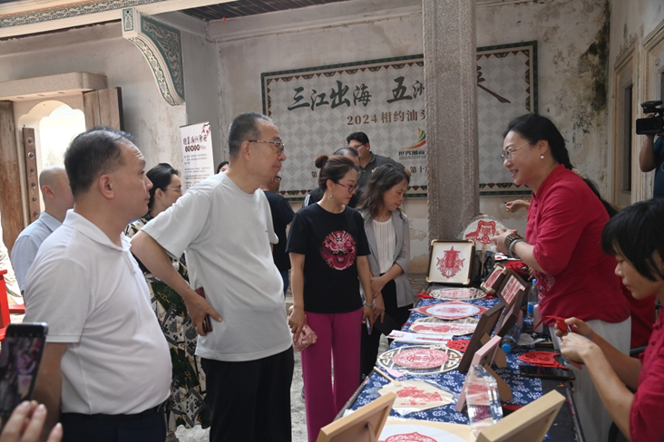 潘鲁生在广东汕头开展民间文艺调研