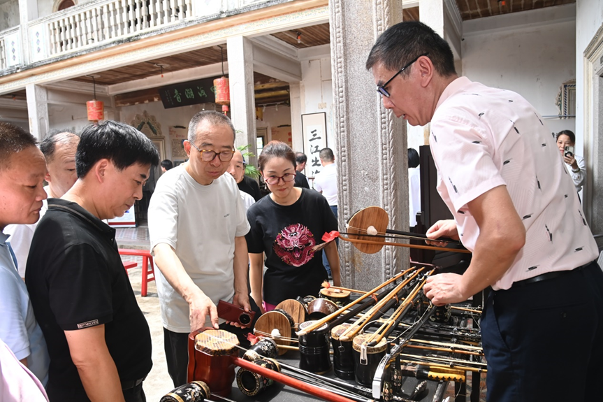 潘鲁生在广东汕头开展民间文艺调研