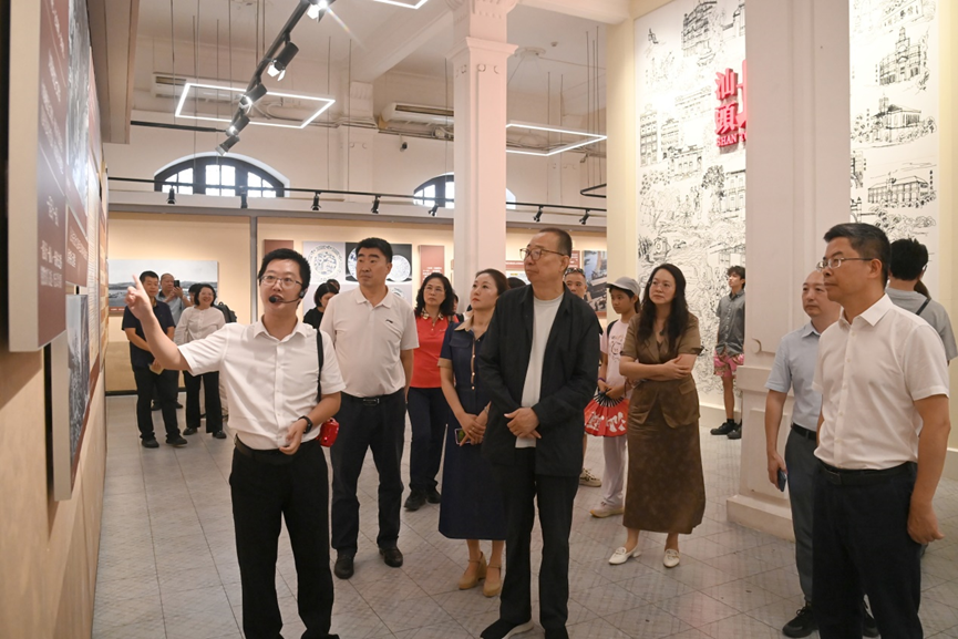 潘鲁生在广东汕头开展民间文艺调研