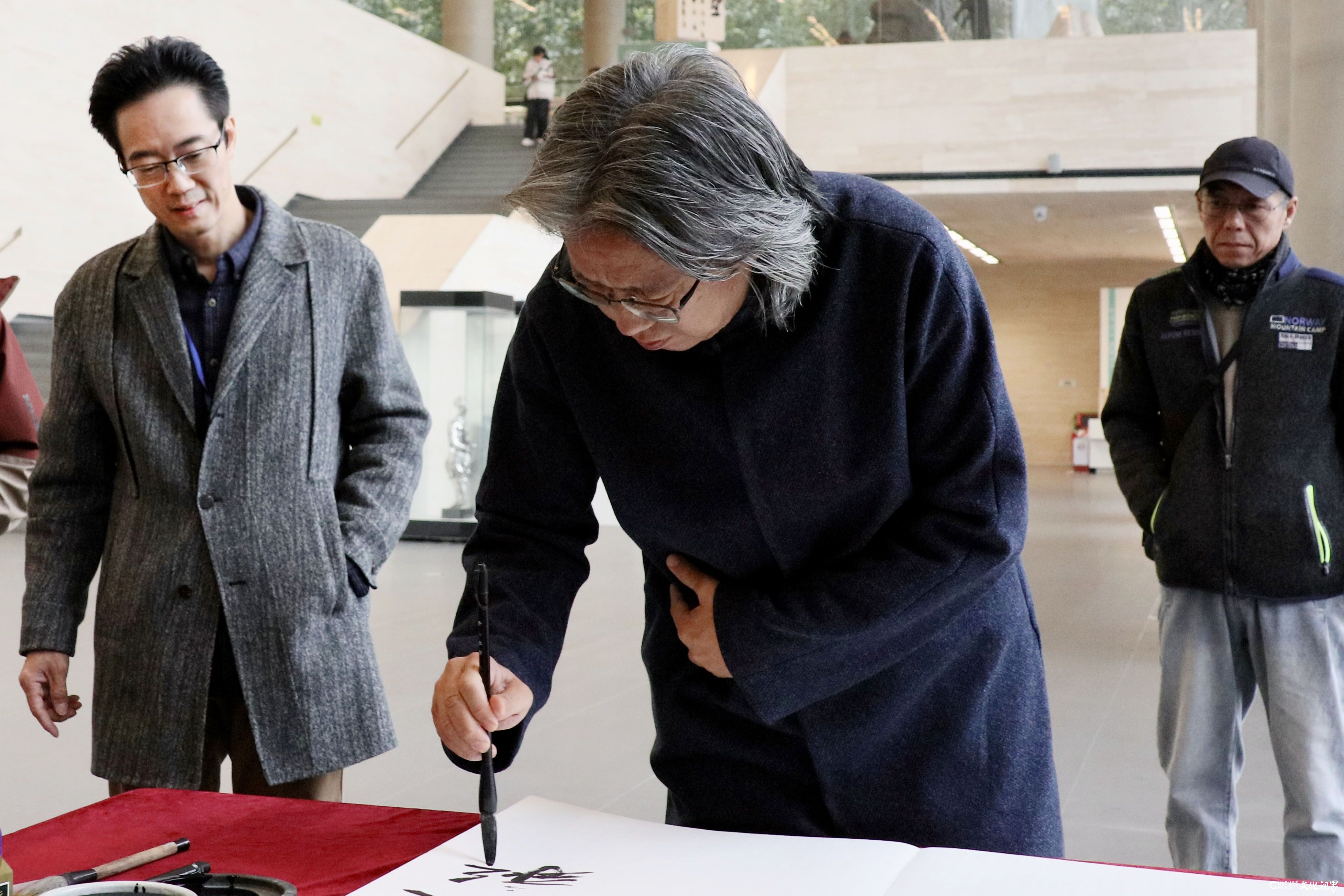 20251025135445899176.jpg 04  领导嘉宾签到 1.jpg