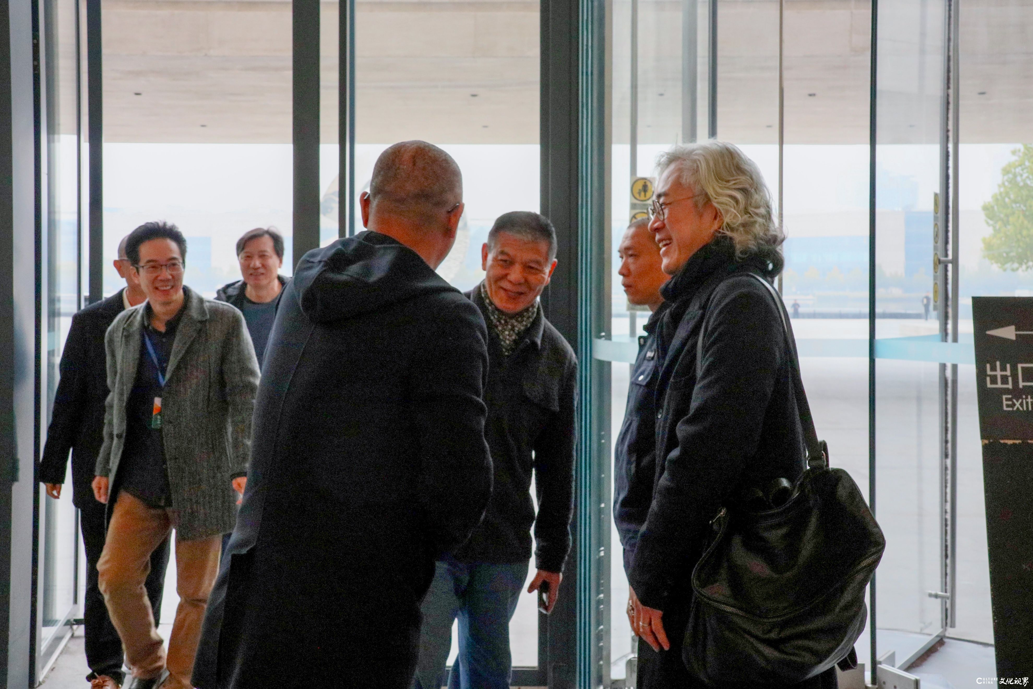 20251025135451533356.jpg 04  领导嘉宾签到 2.jpg