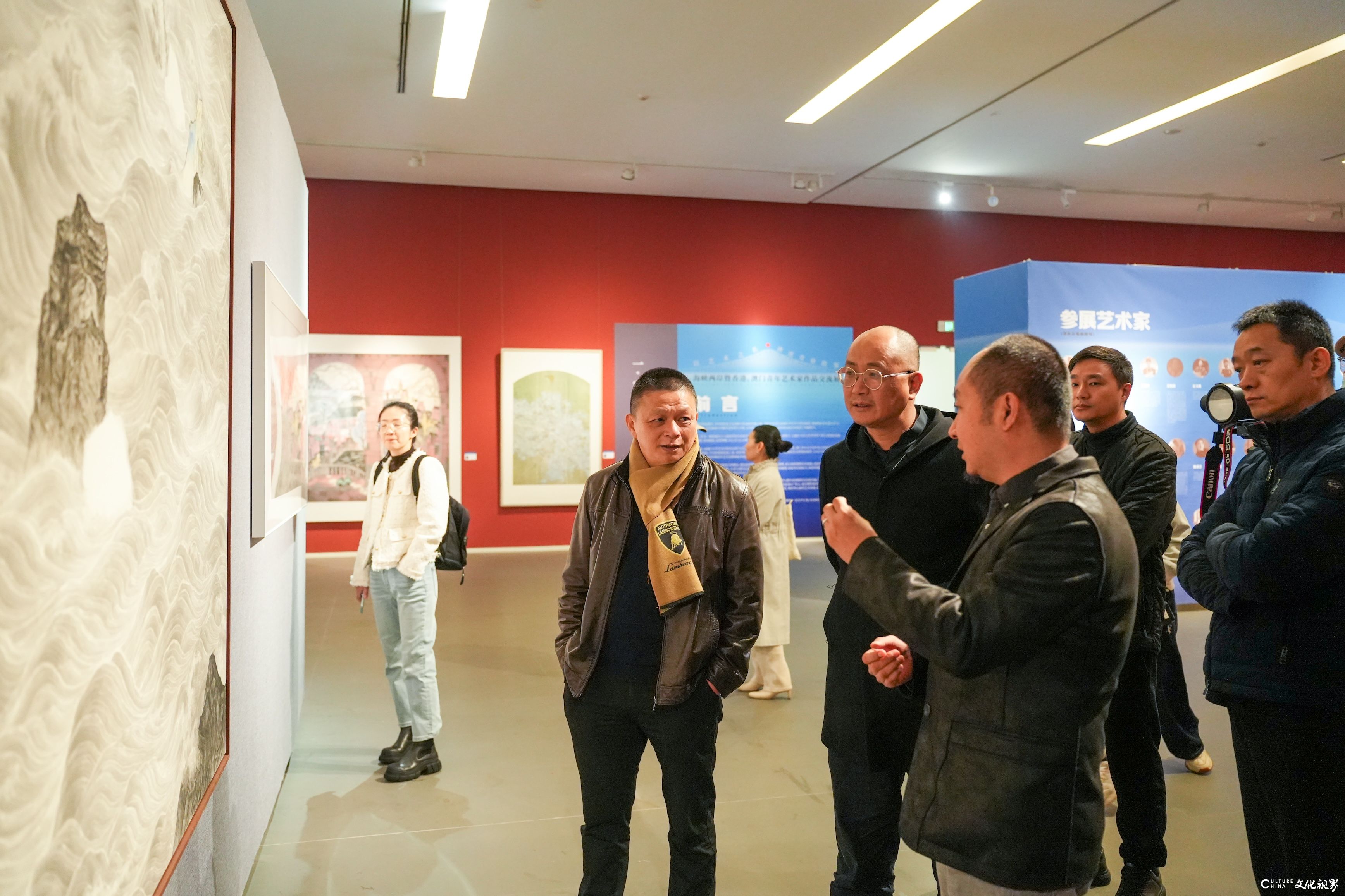 20251025141205376133.jpg 15  1观众观展.jpg